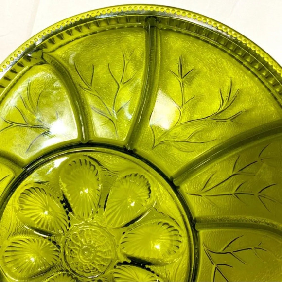 Vintage Indiana Avocado Green Glass Round Relish  Deviled Egg Tray Platter - Picture 10 of 14
